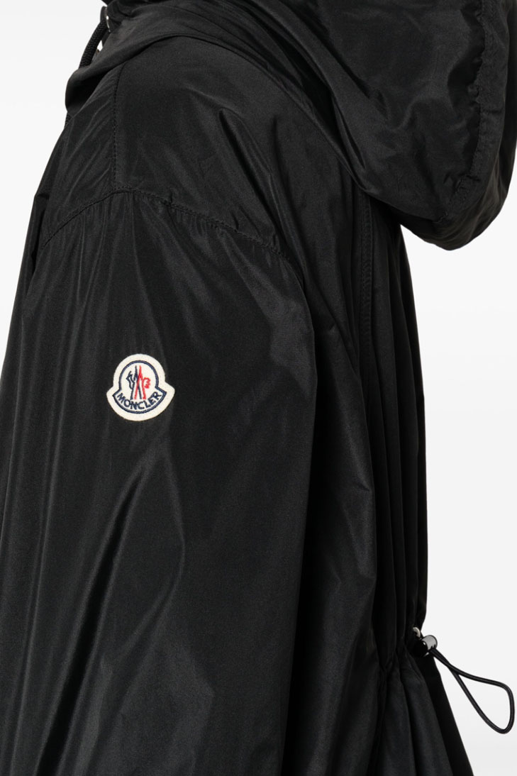 куртка с капюшоном и нашивкой-логотипом