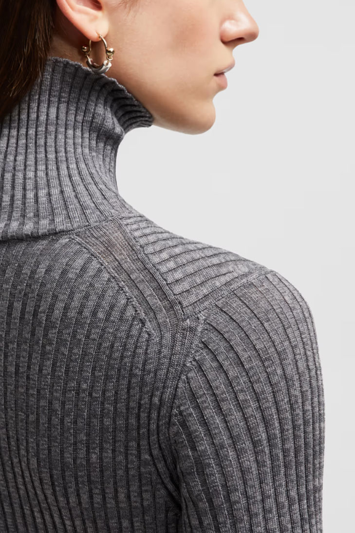 Шерстяное платье с воротником