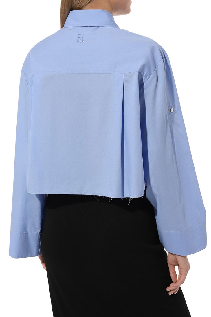 Блузка с вышитым логотипом