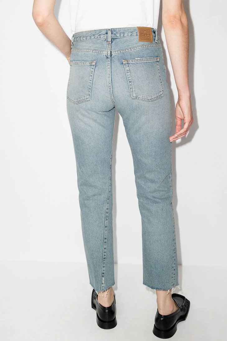 укороченные джинсы TOTEME с прорезями 