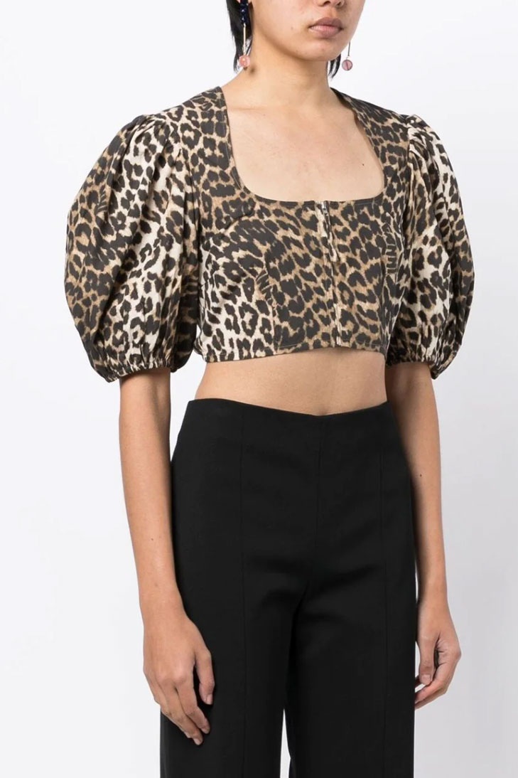 Укороченная блузка в леопардовый принт
