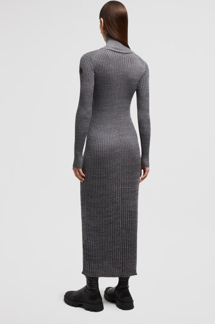 Шерстяное платье с воротником