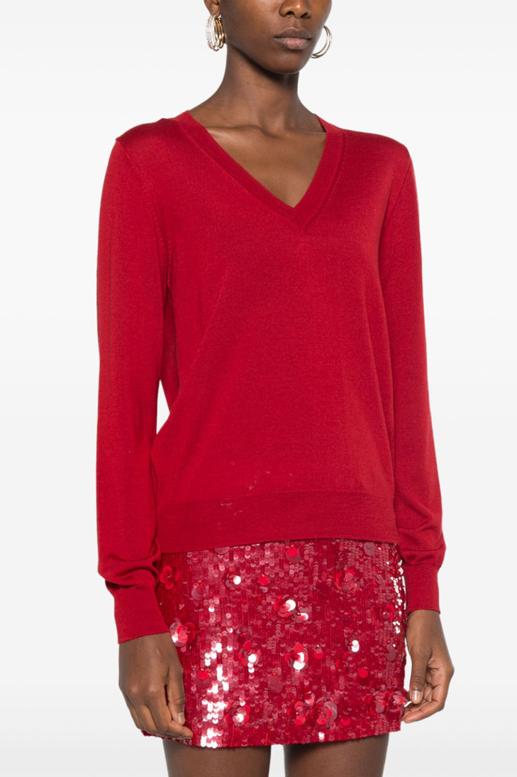 свитер с V-образным вырезом