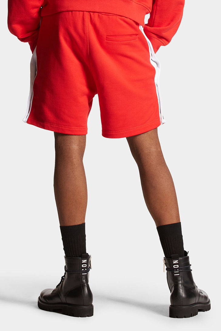 Шорты  c лампасами на заклепках