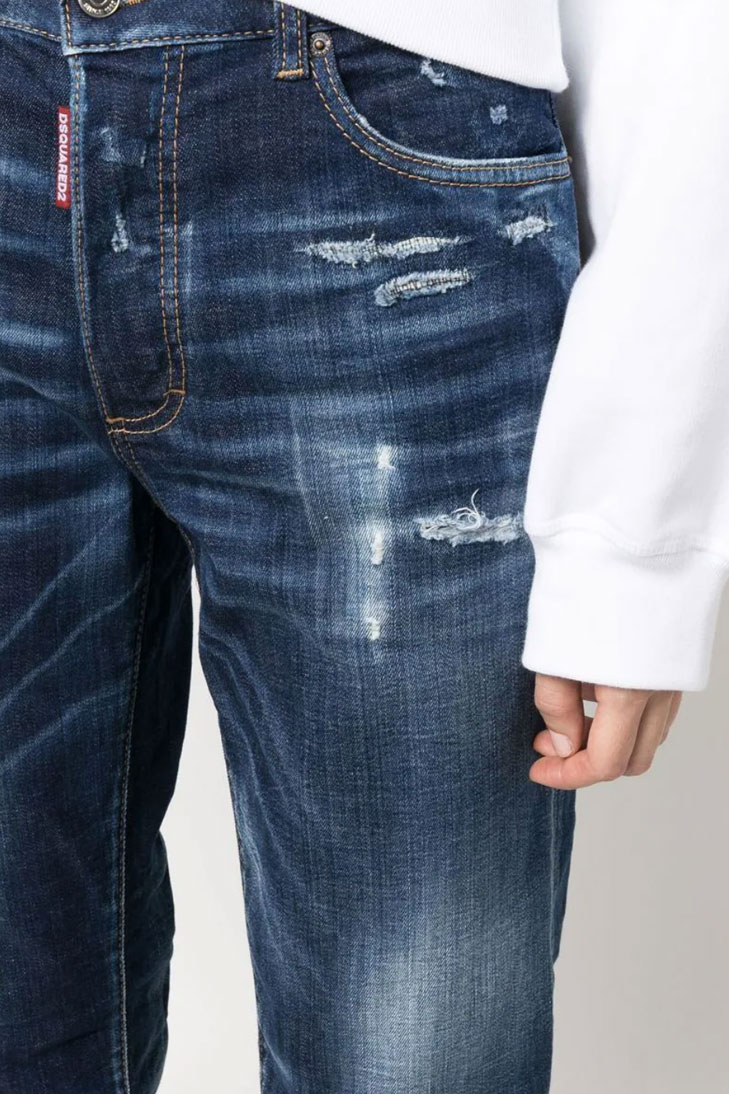 укороченные джинсы с эффектом потертости