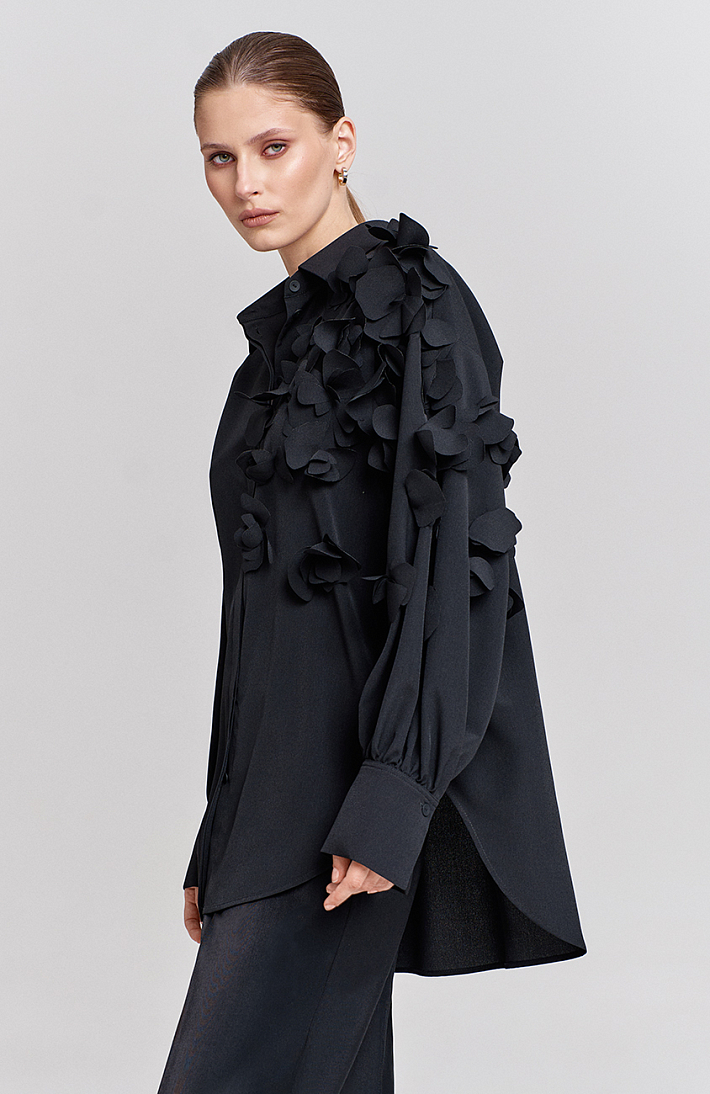 Блузка с объемным рукавом