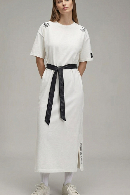 Платье с поясом