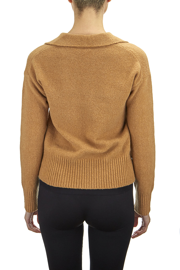 Джемпер с воротничком