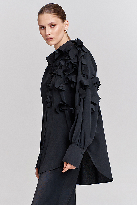 Блузка с объемным рукавом