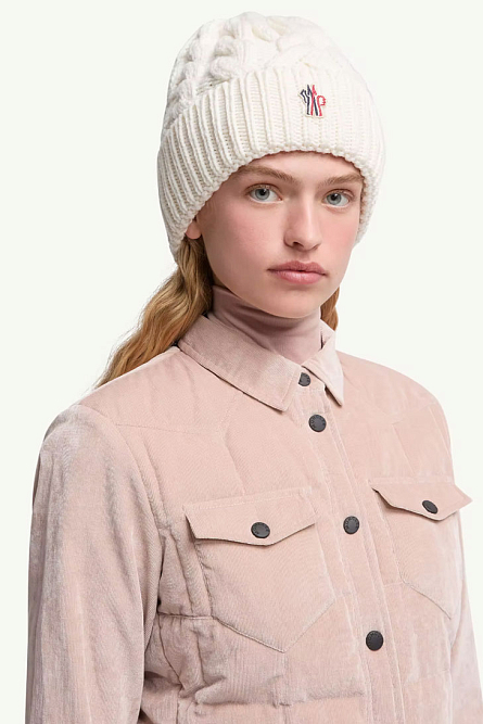 Вязаная шапка-бини с логотипом