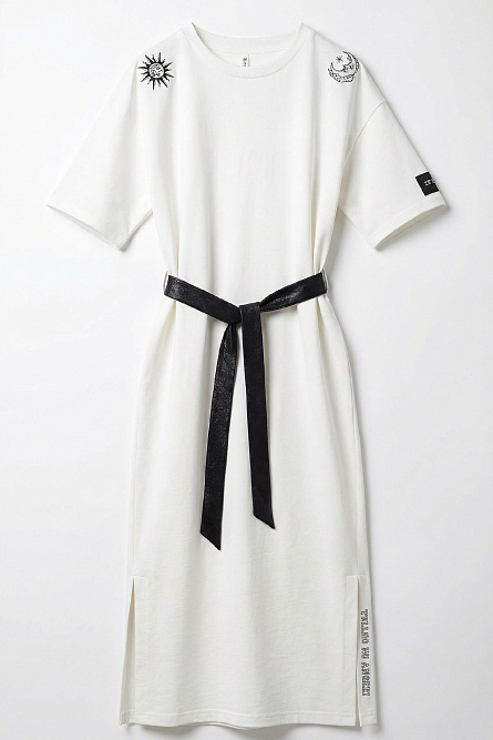 Платье с поясом