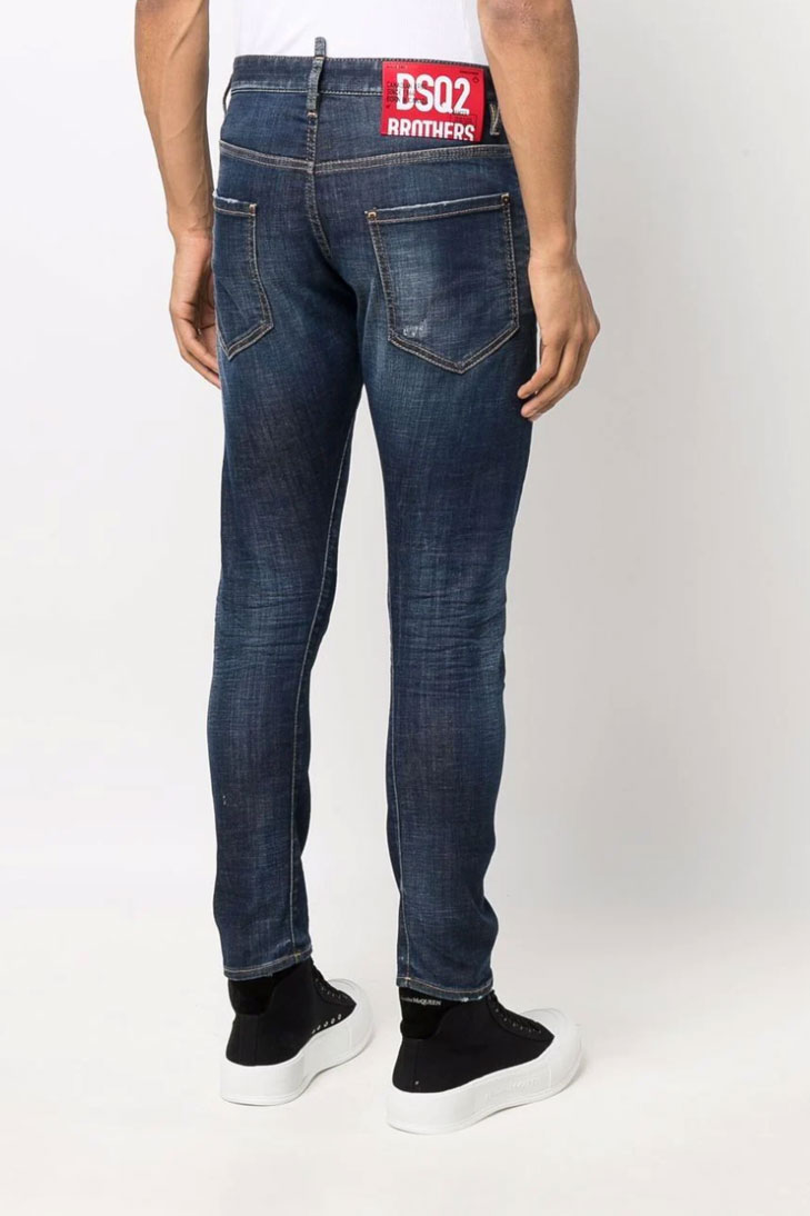 джинсы с нашивкой-логотипом